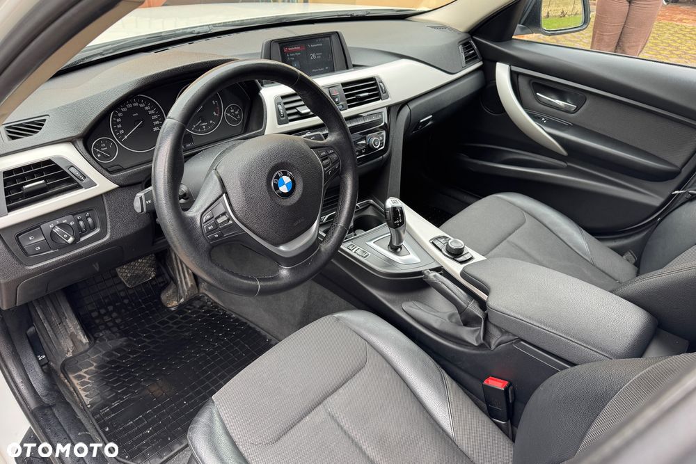BMW Seria 3 318d Sport Line - 9