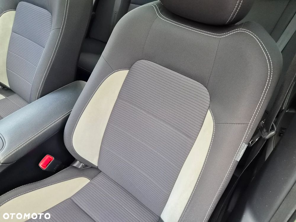 Toyota Avensis 1.8 Executive - 29