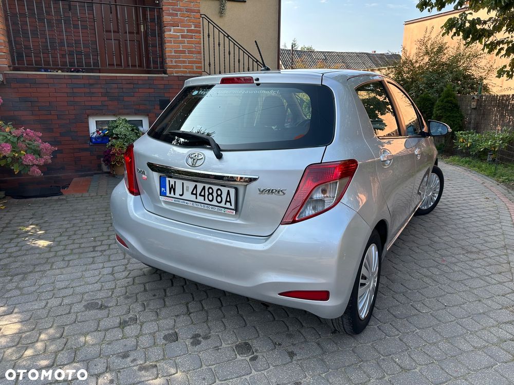 Toyota Yaris - 10