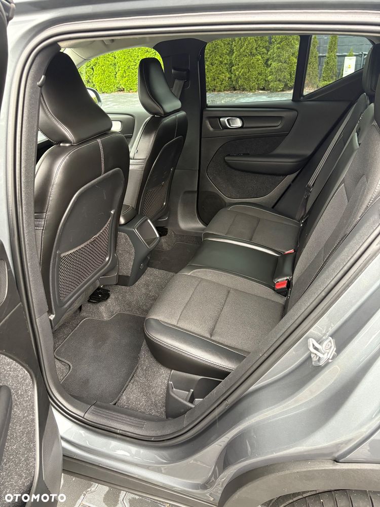 Volvo XC 40 D3 Momentum Pro - 24