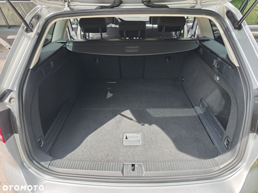 Volkswagen Passat - 22