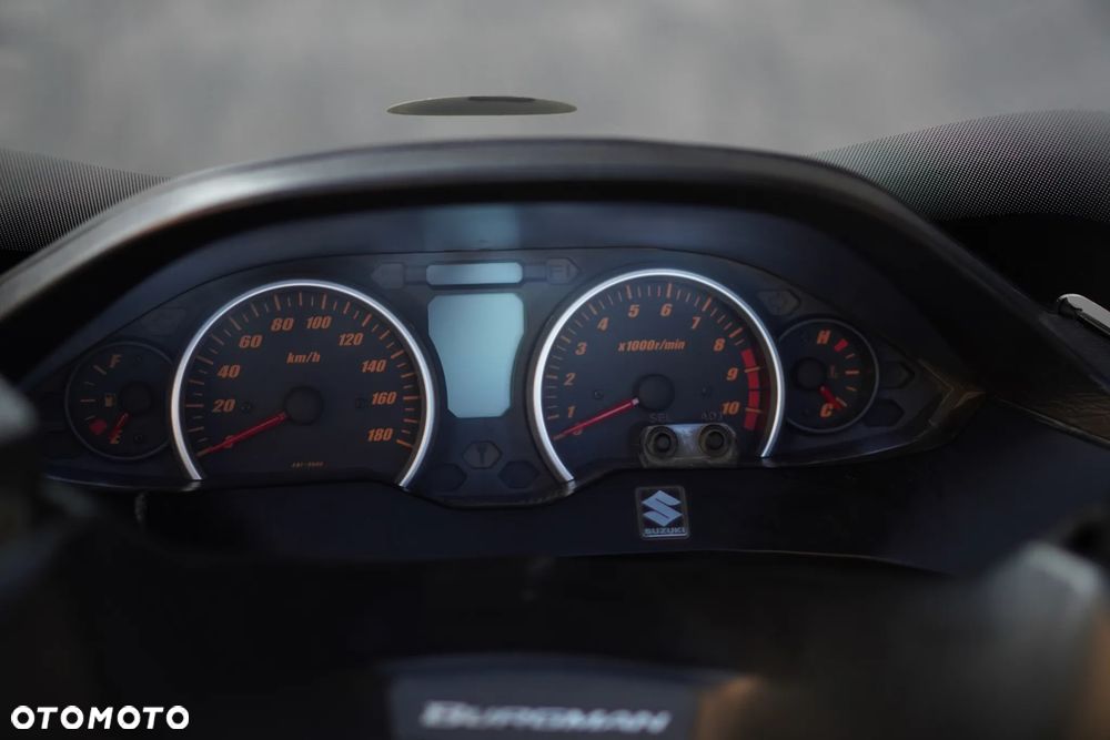Suzuki Burgman - 12