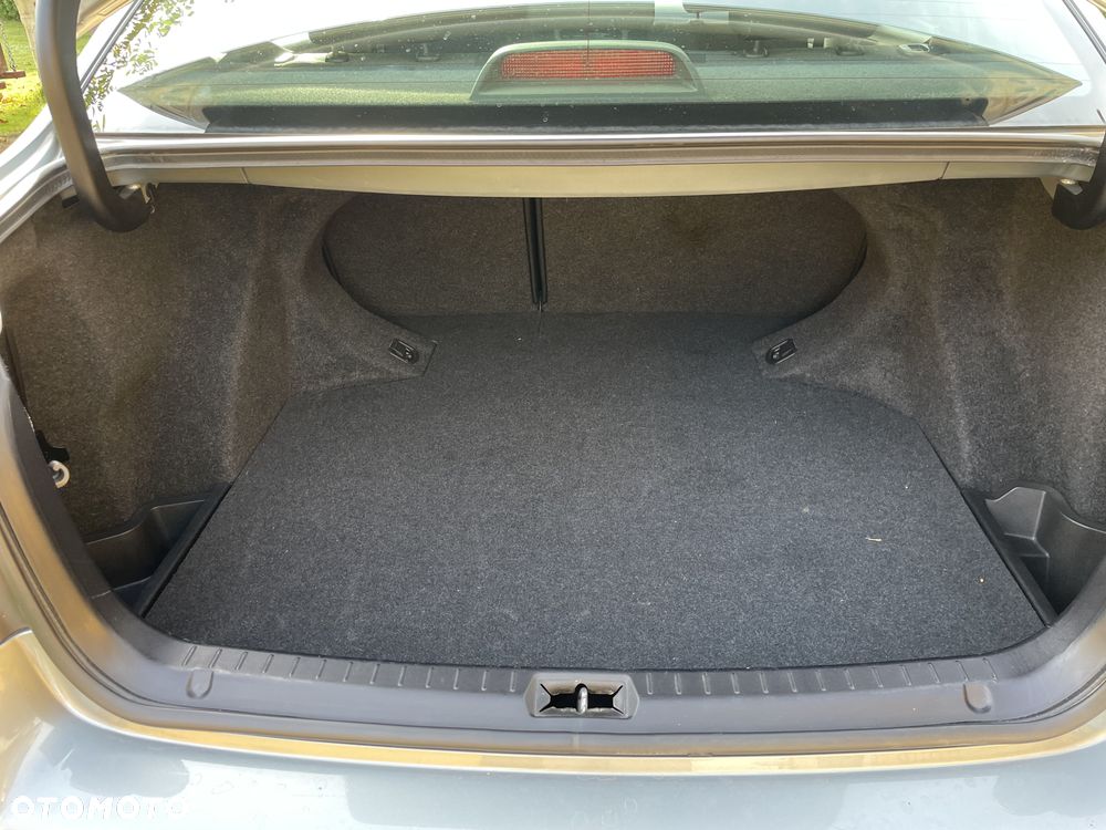 Toyota Avensis 2.0 D-4D Luna - 12