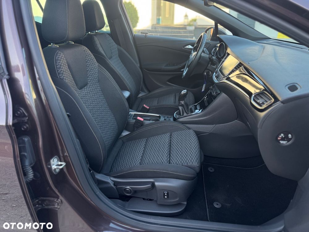 Opel Astra 1.4 T Dynamic - 24