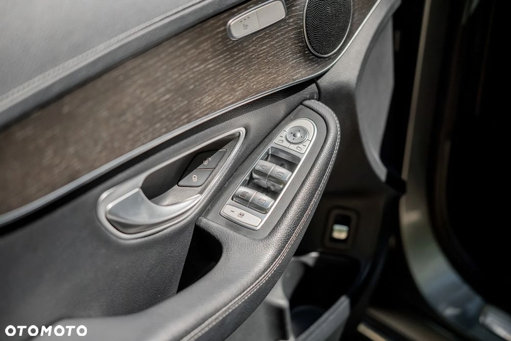 Mercedes-Benz Klasa C 300 4Matic 9G-TRONIC - 17