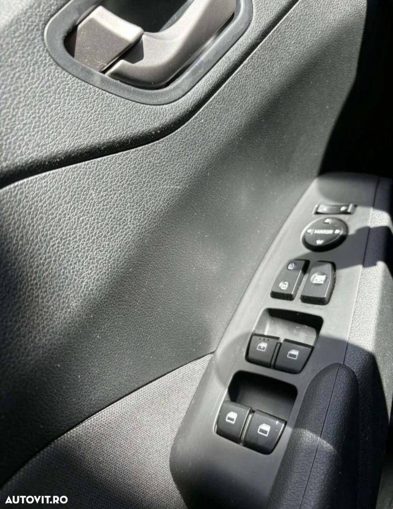 Hyundai Accent - 4