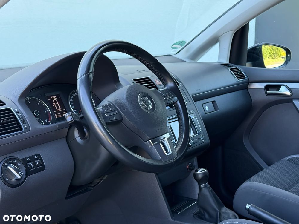 Volkswagen Touran 1.6 TDI BMT Comfortline - 23