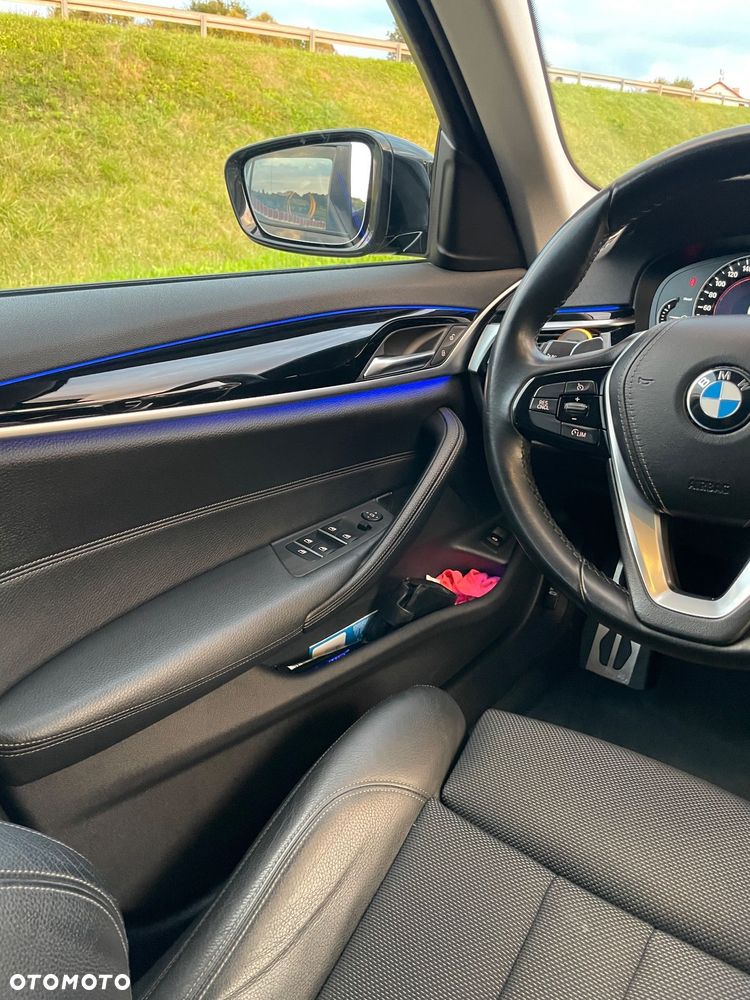 BMW Seria 5 520d xDrive - 17