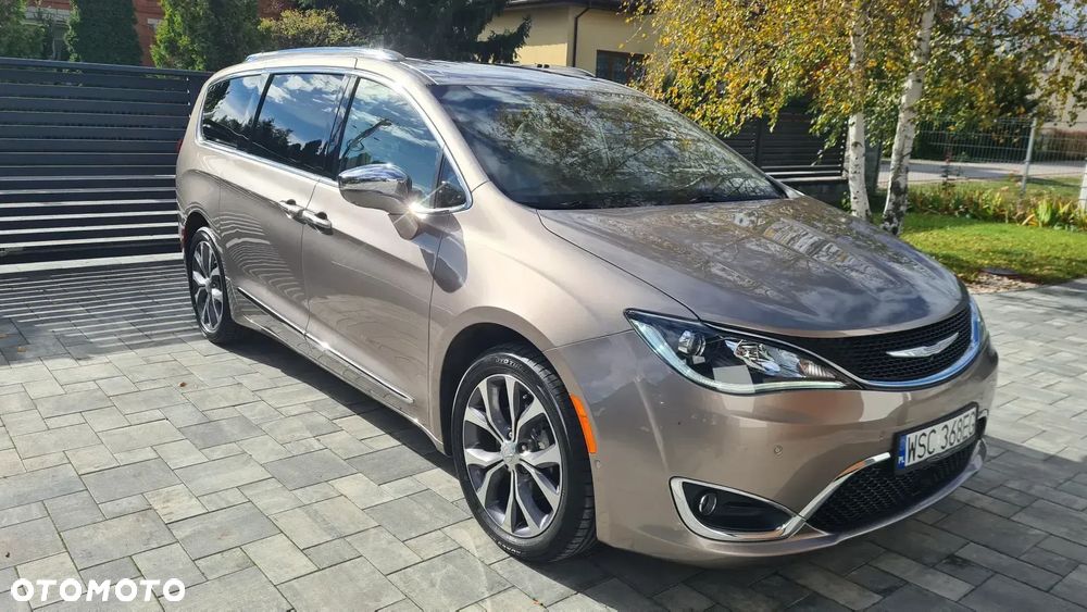 Chrysler Pacifica - 1