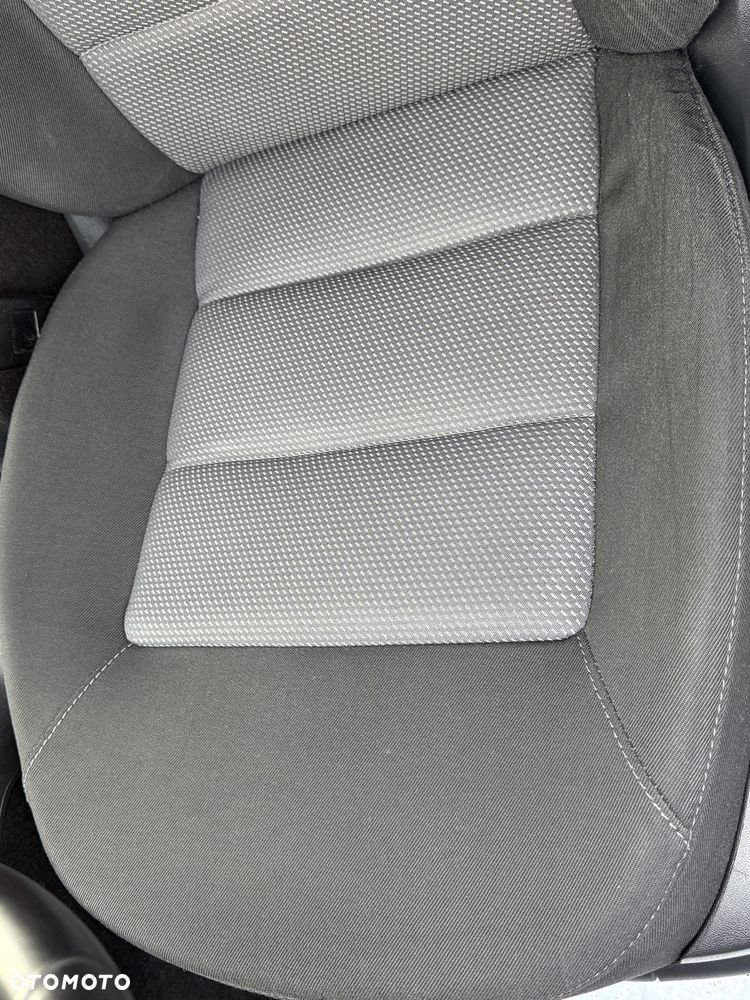 Skoda Octavia 1.6 Combi Ambiente - 19