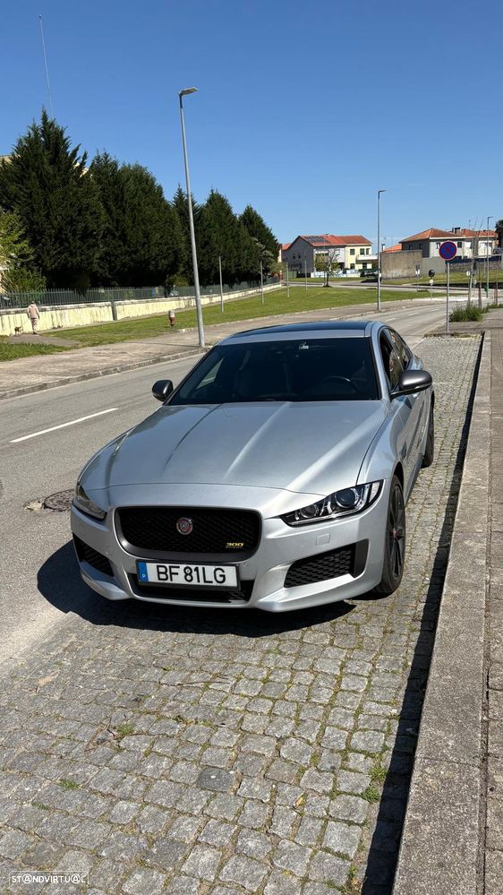 Jaguar XE 30t AWD R-Sport - 2