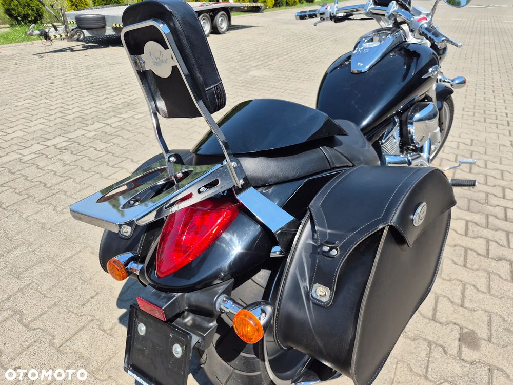 Suzuki Intruder - 18