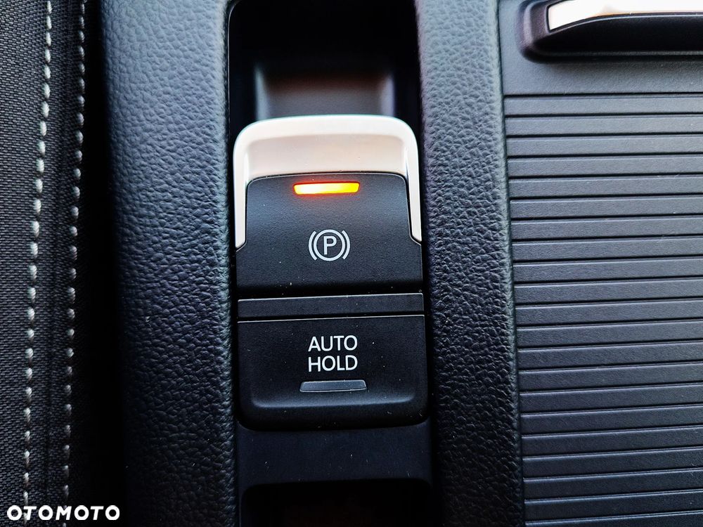 Volkswagen Passat 2.0 TDI SCR Business - 22