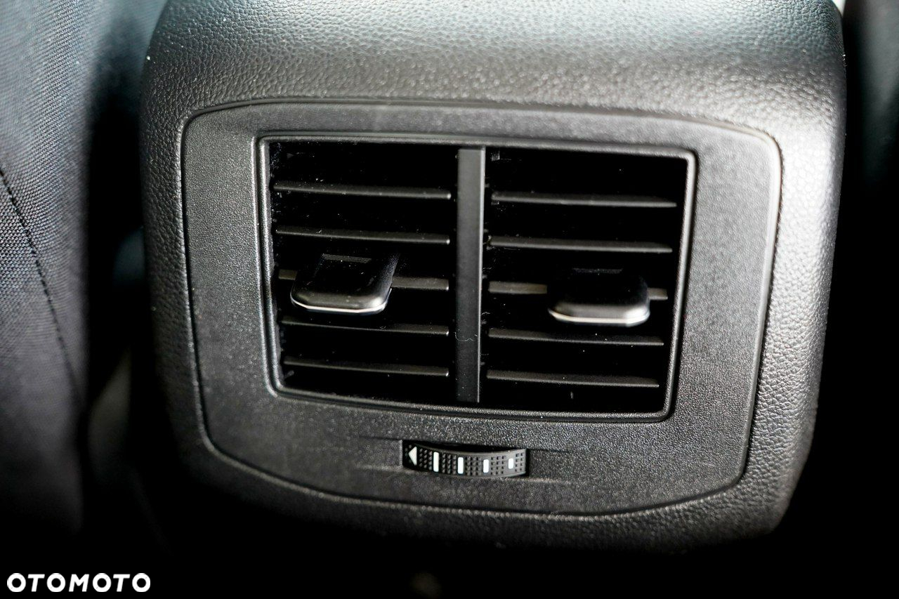 Volkswagen T-Roc - 29