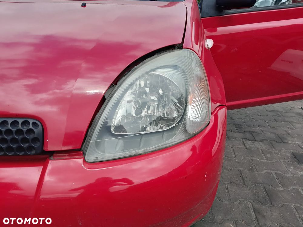Lampa przednia lewa TOYOTA Yaris I 99-03r. - 1