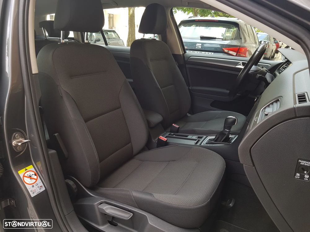 VW Golf Variant 1.6 TDi Confortline DSG - 37