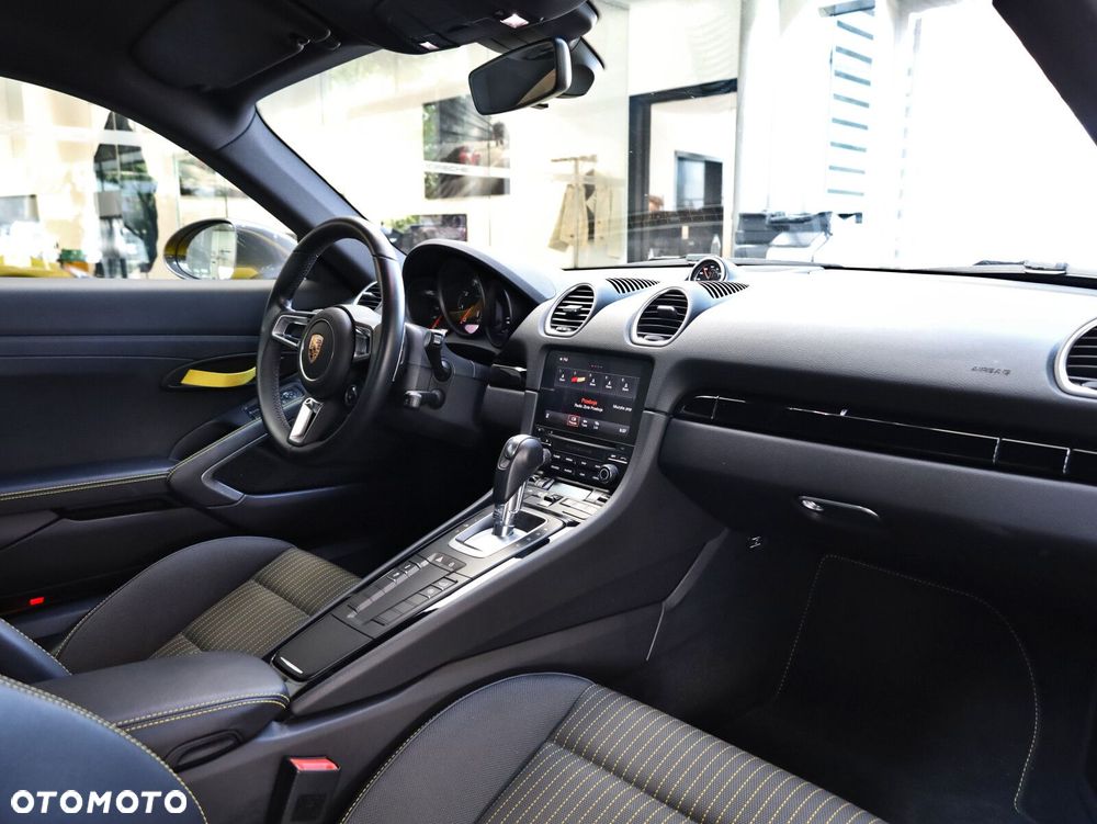 Porsche 718 Cayman - 12