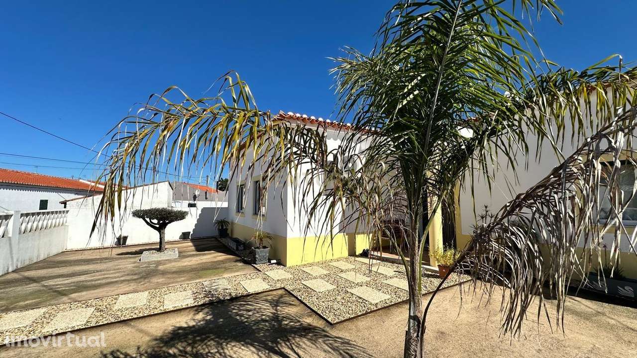 MORADIA  T4 BASTANTE ATRATIVA , ESPAÇOSA E COM MUITA LUZ NATURAL EM A - Grande imagem: 2/30