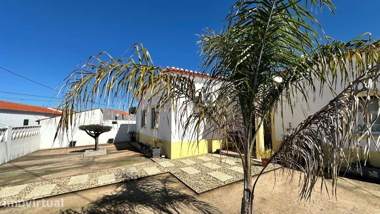 MORADIA  T4 BASTANTE ATRATIVA , ESPAÇOSA E COM MUITA LUZ NATURAL EM A - Grande imagem: 3/30