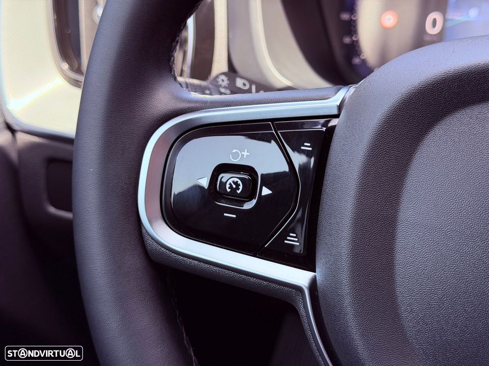 Volvo XC 60 2.0 T6 PHEV Black Edition AWD - 29