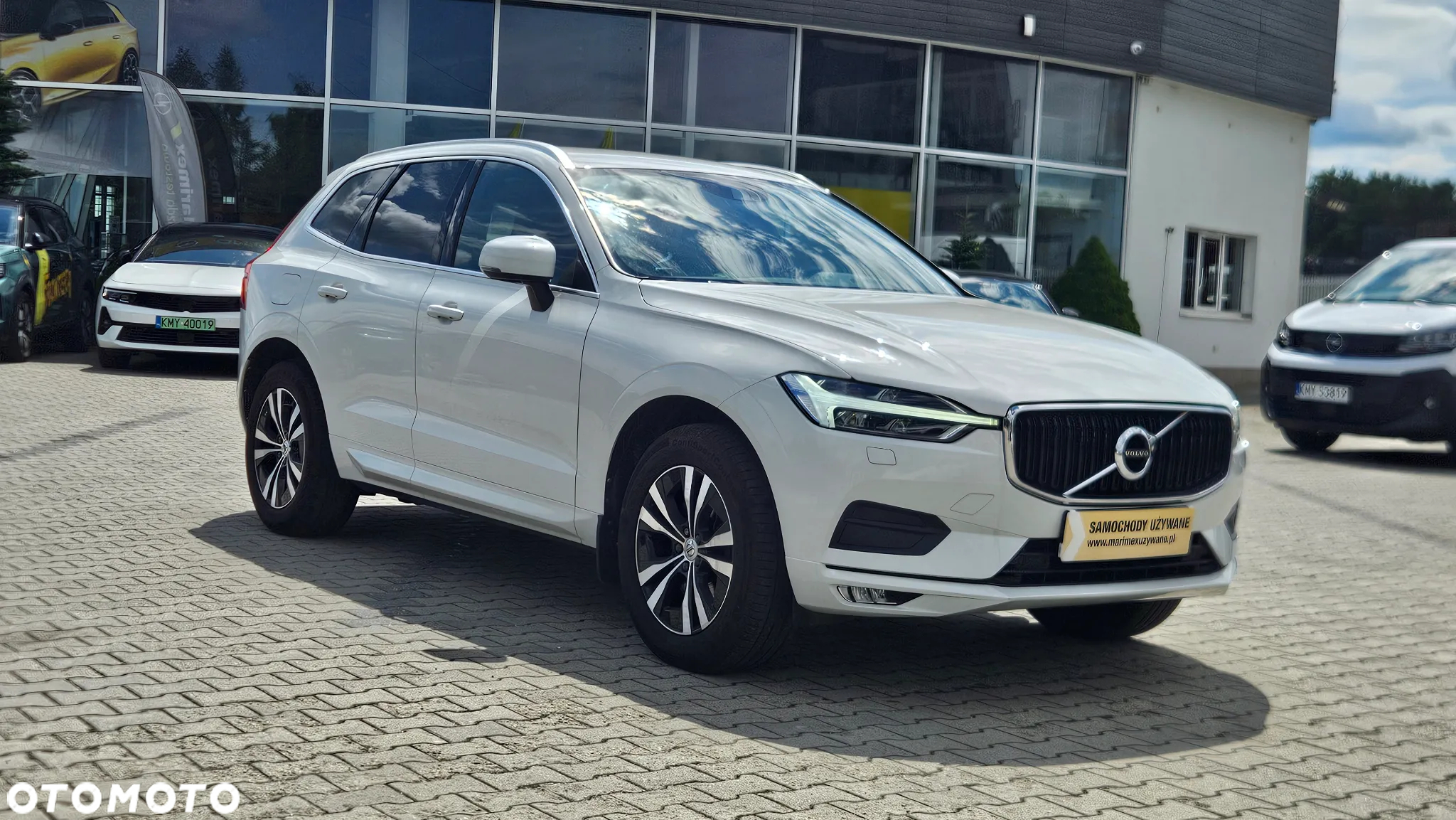 Volvo XC 60 B4 D Momentum - 24