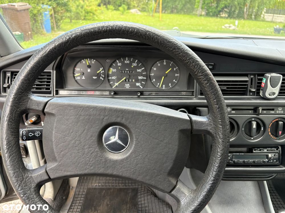 Mercedes-Benz W201 (190) - 13