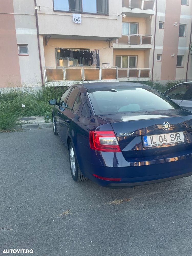 Skoda Octavia 1.6 TDI DSG Style - 4