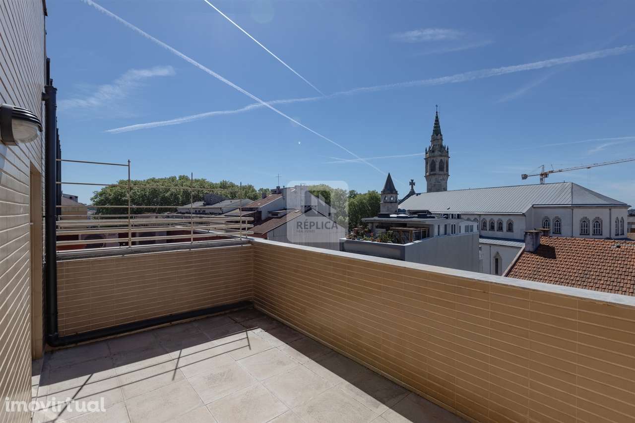 Apartamento T2 á Rua da Constituição, com terraço e garagem - Grande imagem: 5/35