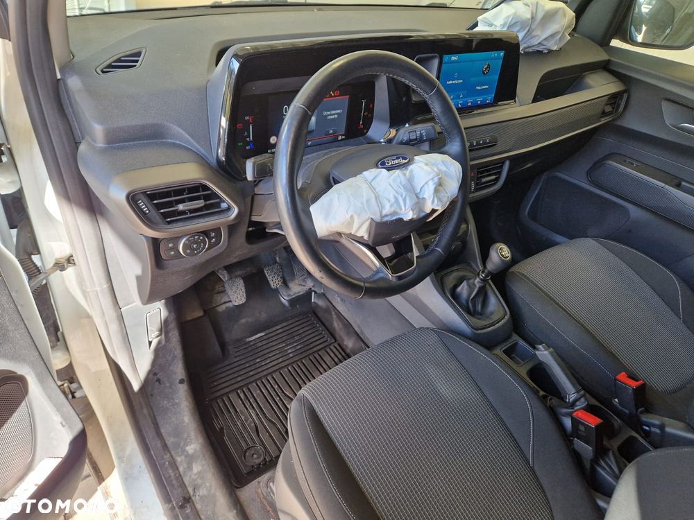 Ford Transit Courier - 11