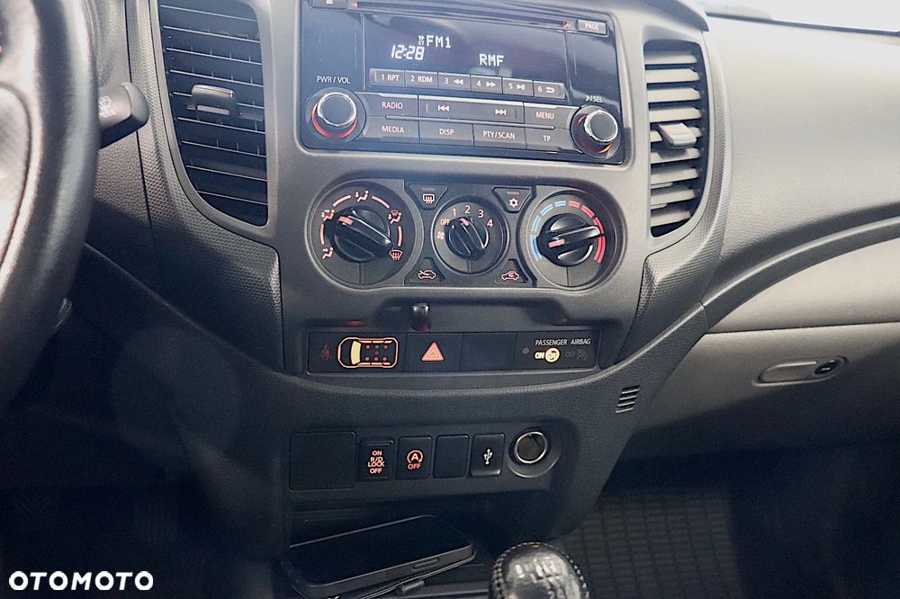 Mitsubishi L200 2.4 d CC Invite EU6 - 17
