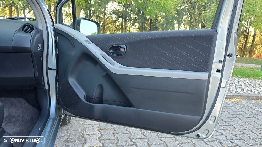 Toyota Yaris 1.0 VVT-i AC Manual - 35