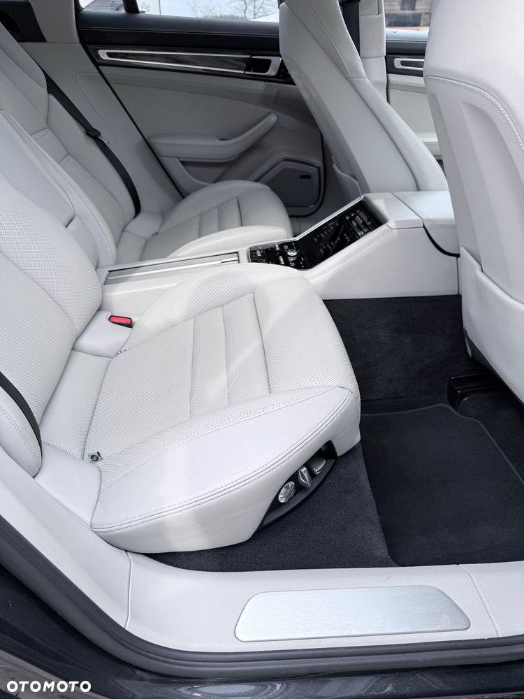 Porsche Panamera Turbo Executive - 13