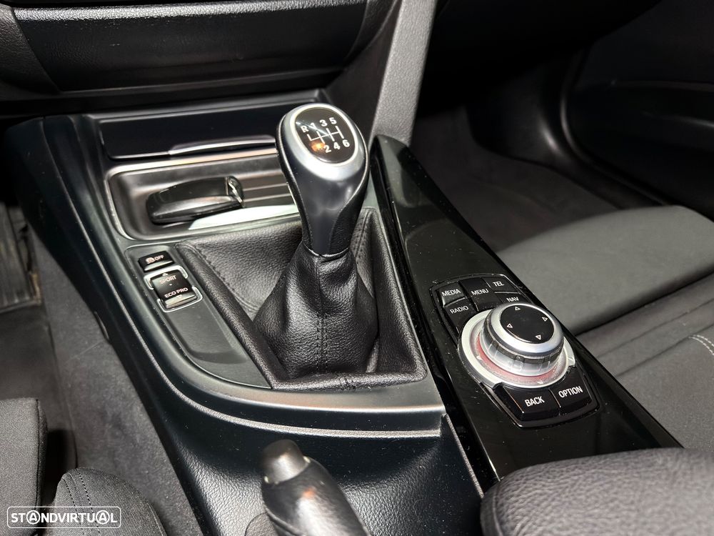 BMW 320 d Line Sport - 24