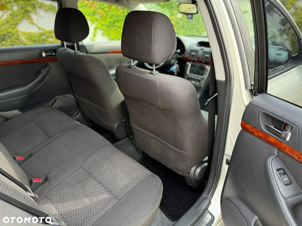 Toyota Avensis - 9