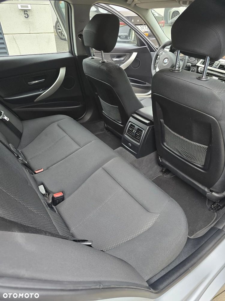 BMW Seria 3 318d - 15