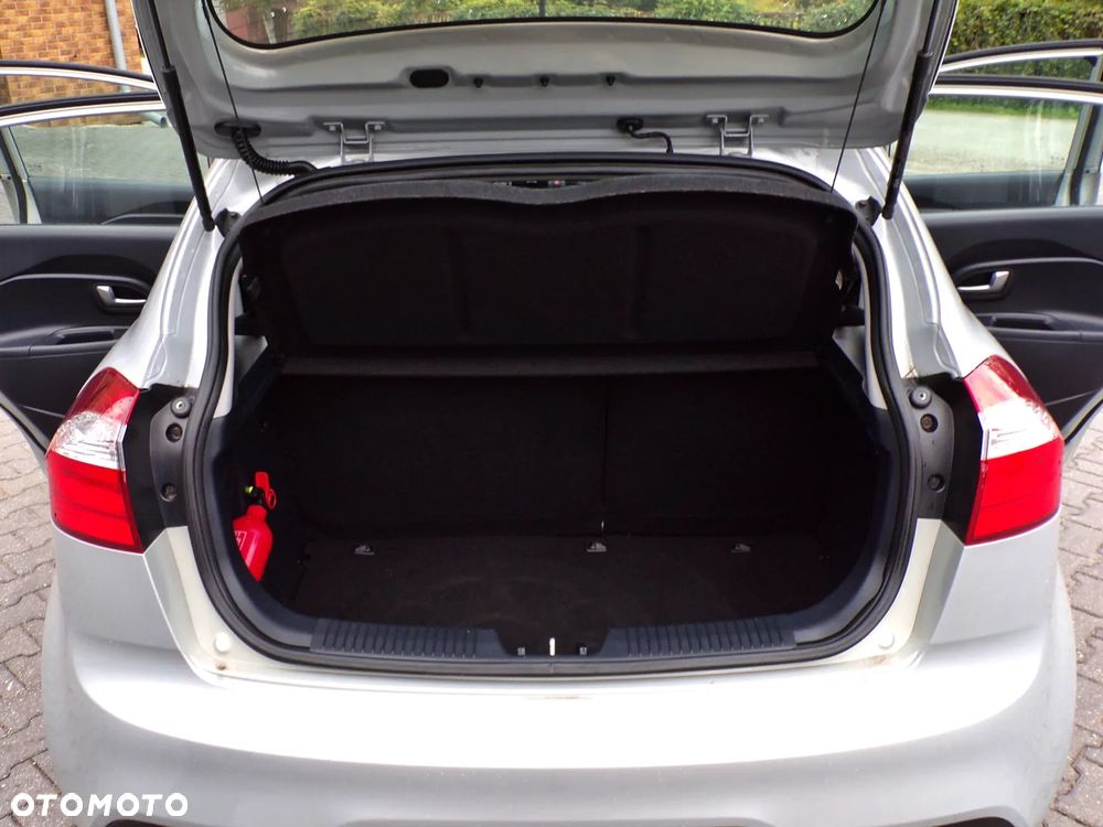 Kia Rio 1.1 CRDI Attract - 28