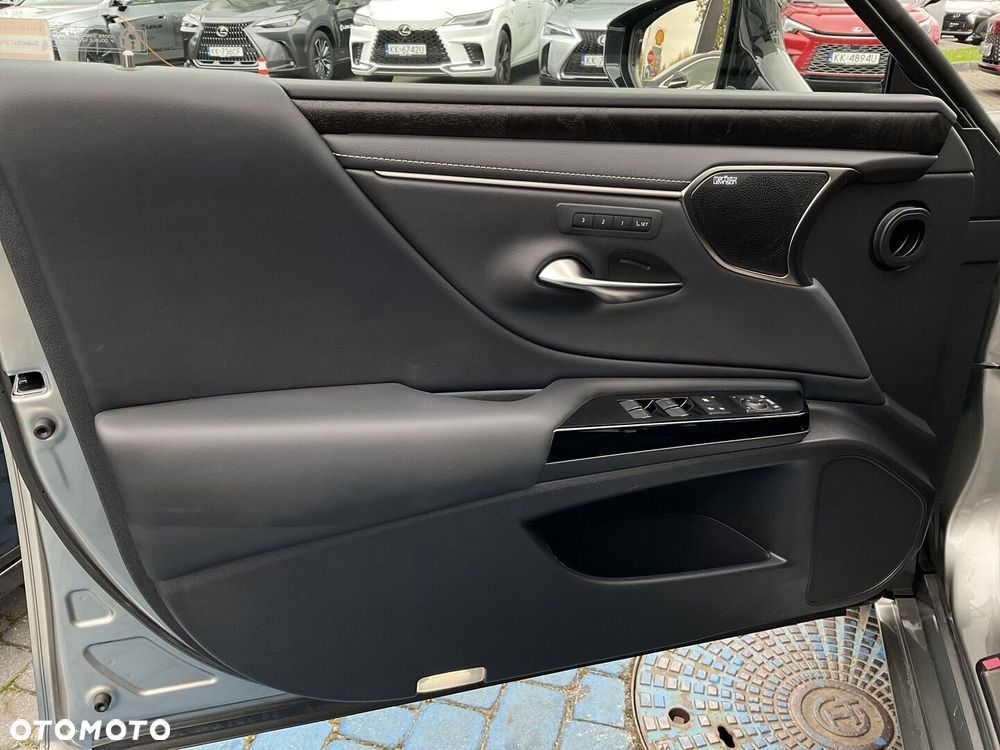 Lexus ES 300h Prestige - 17
