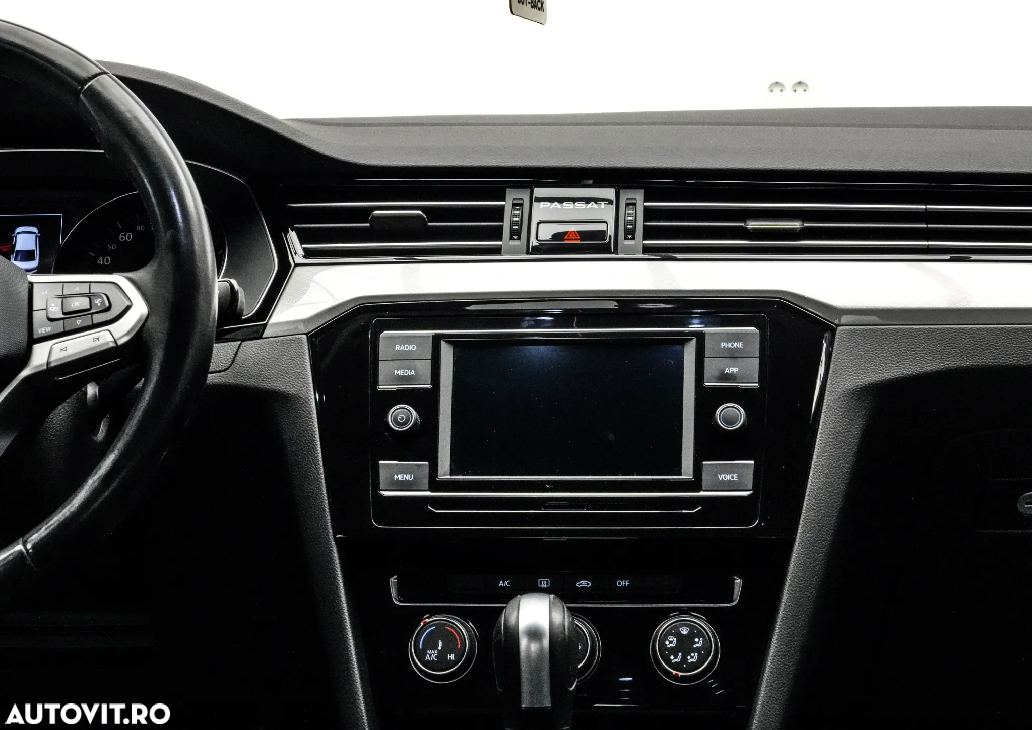 Volkswagen Passat 2.0 TDI DSG Trendline - 18