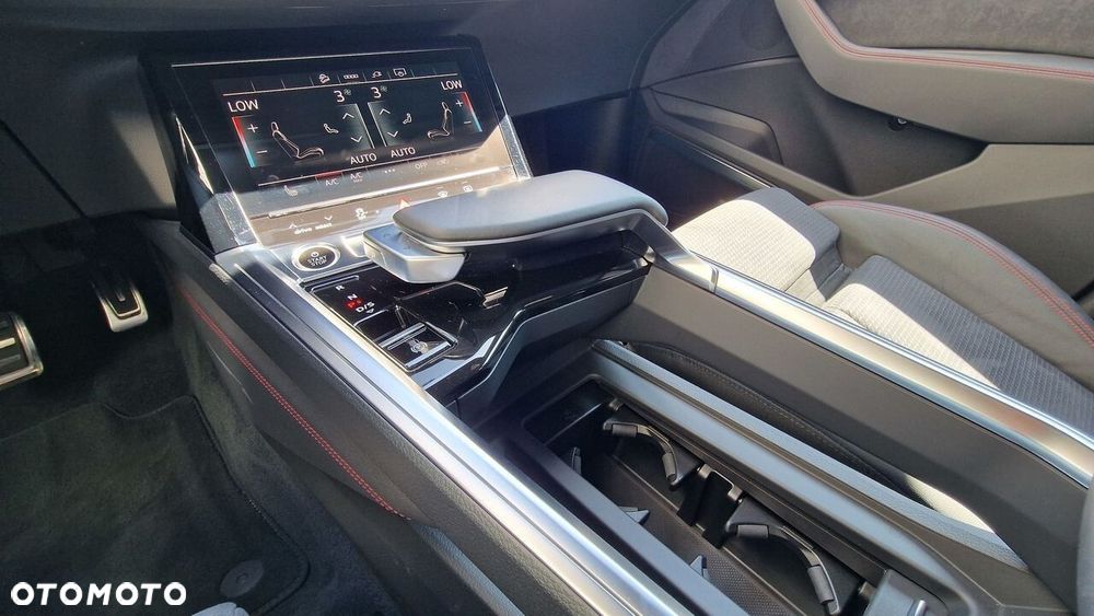 Audi Q8 - 32