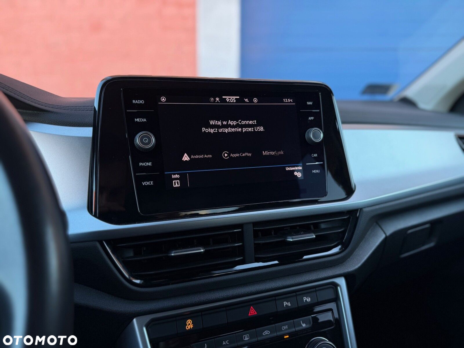 Volkswagen T-Roc - 16