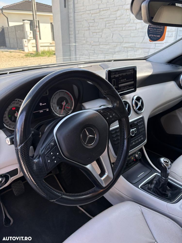 Mercedes-Benz A 200 Activity Edition - 16