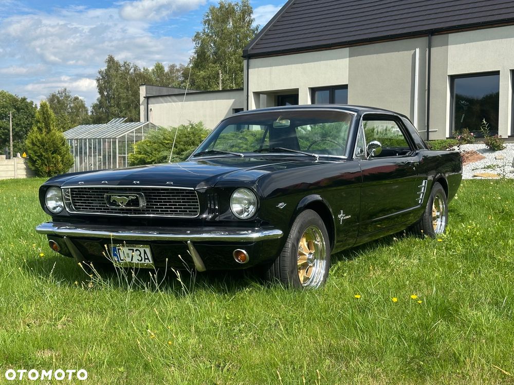 Ford Mustang - 1