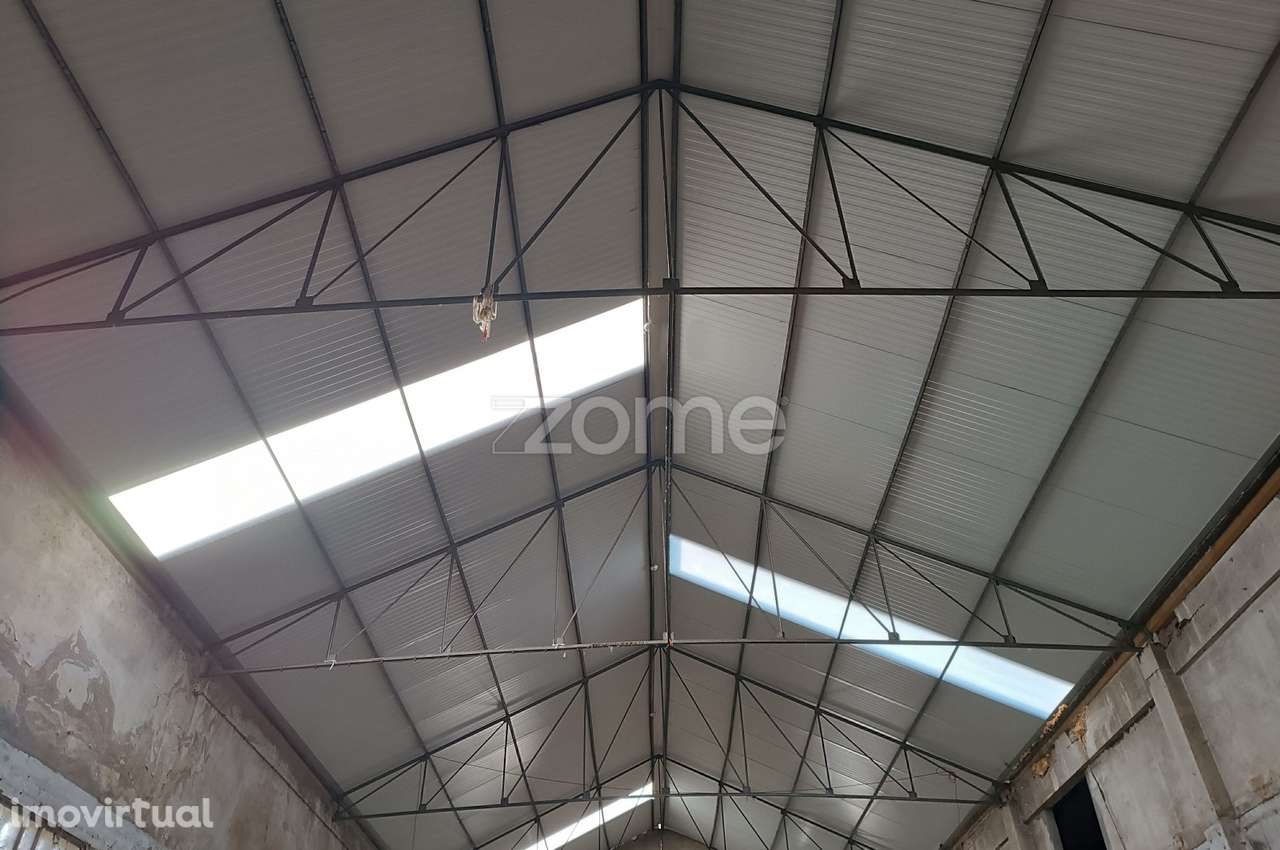 ARMAZÉM com 423m² em Custóias – Localização Estratégica - Grande imagem: 3/15