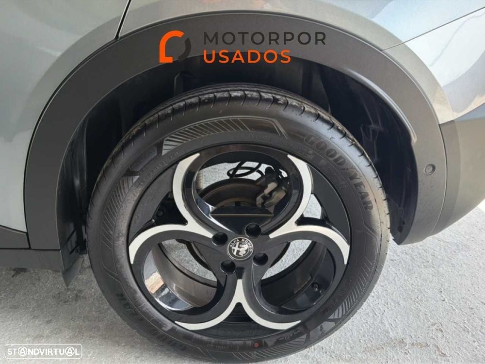 Alfa Romeo Junior 1.2 Speciale eDCT6 - 11