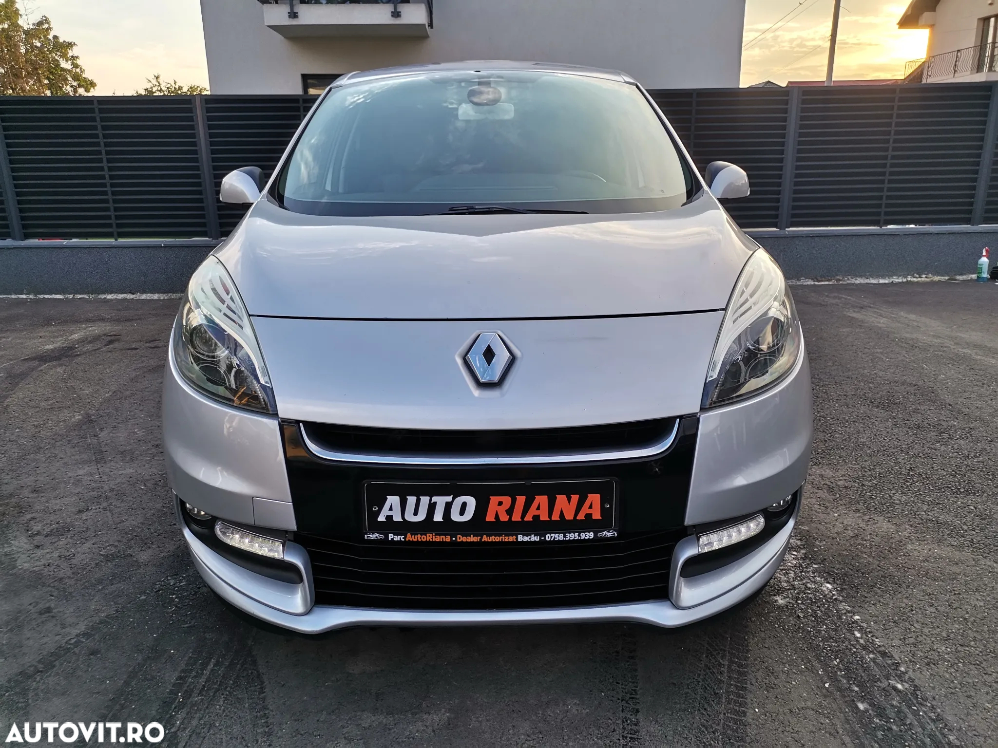 Renault Scenic - 8