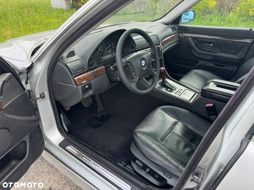 BMW Seria 7 740i - 10