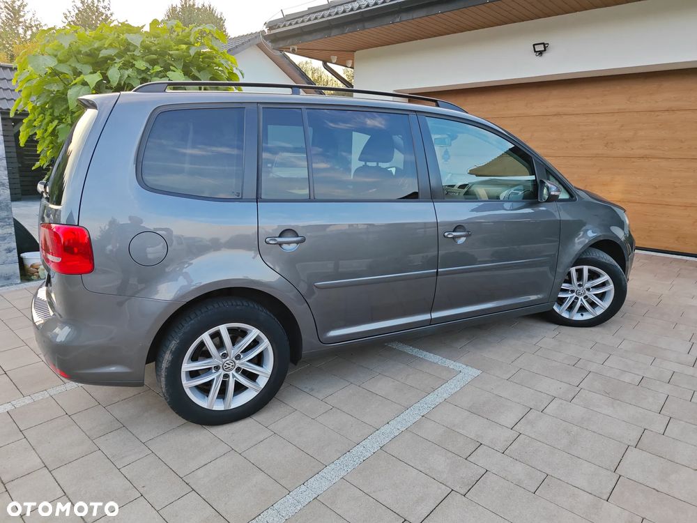 Volkswagen Touran - 17