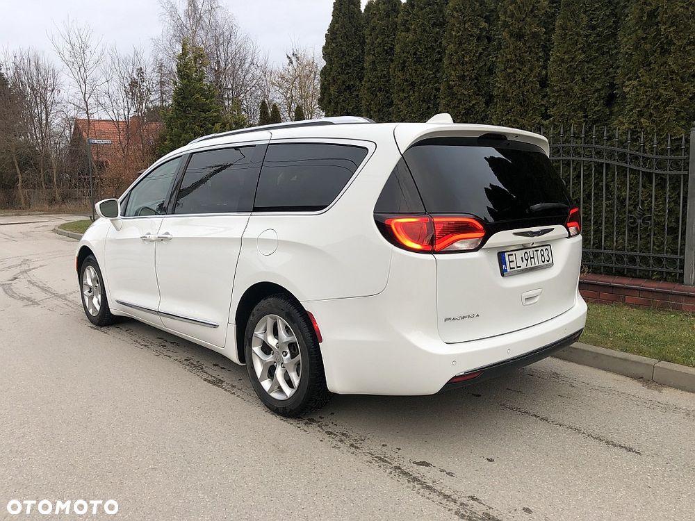 Chrysler Pacifica - 7