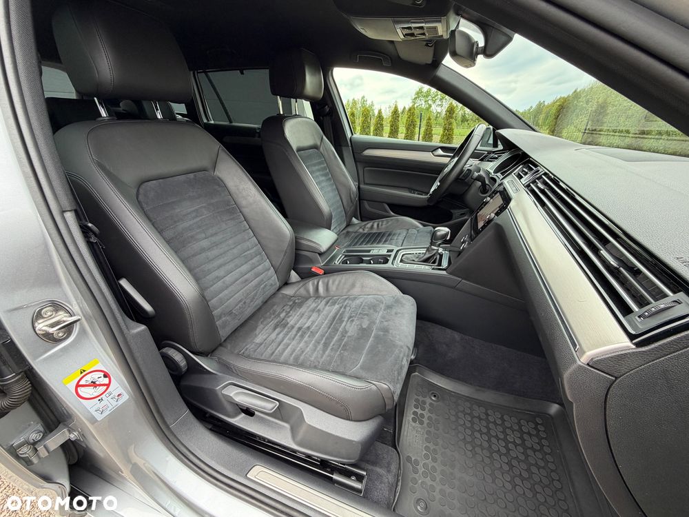 Volkswagen Passat Variant 2.0 TDI SCR DSG BlueMotion Highline - 28