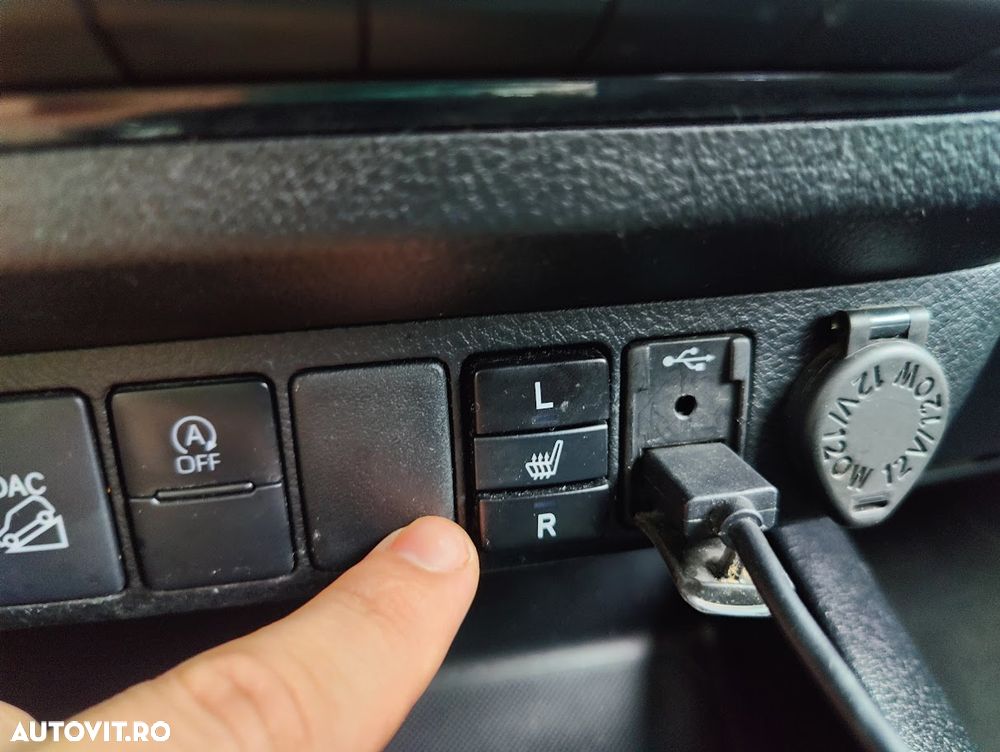 Toyota Hilux 4x4 Double Cab Executive - 11